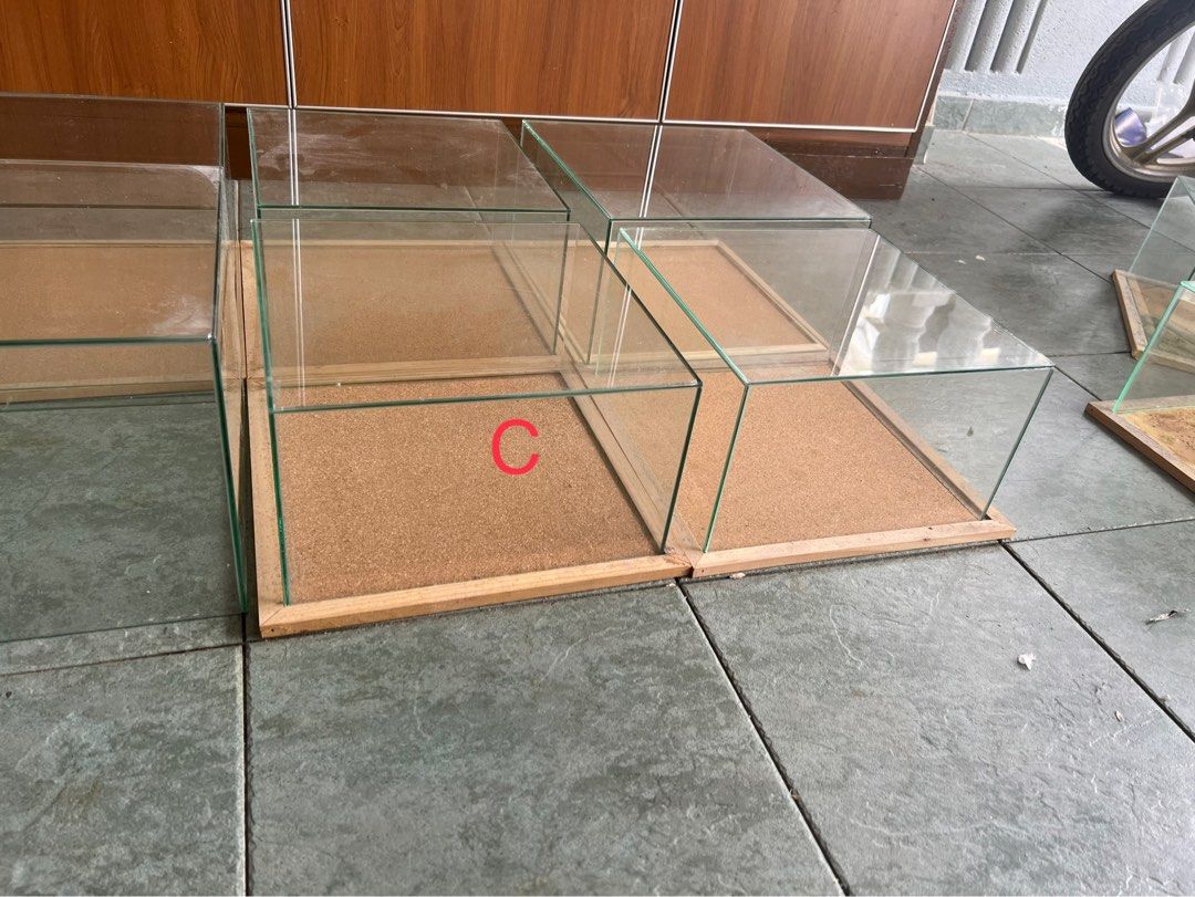 Display casing (Category: Vehicle & Diecast Models) located in Seri Kembangan. Submitted by sharkboy1501 (Listing ID 1231811956, Image 2). Description: Display casing for scale models 1/72 ,1/48, 1/32 A. A4 size base, (10cm height)with glass display cover perfect for modern 1/72 aircrafts (2units available) (RM 55each)(RM 100for both) B. A3 size base, 10cm height with glass display cover, perfect for modern 1/48 modem aircrafts or multiple 1/48 w