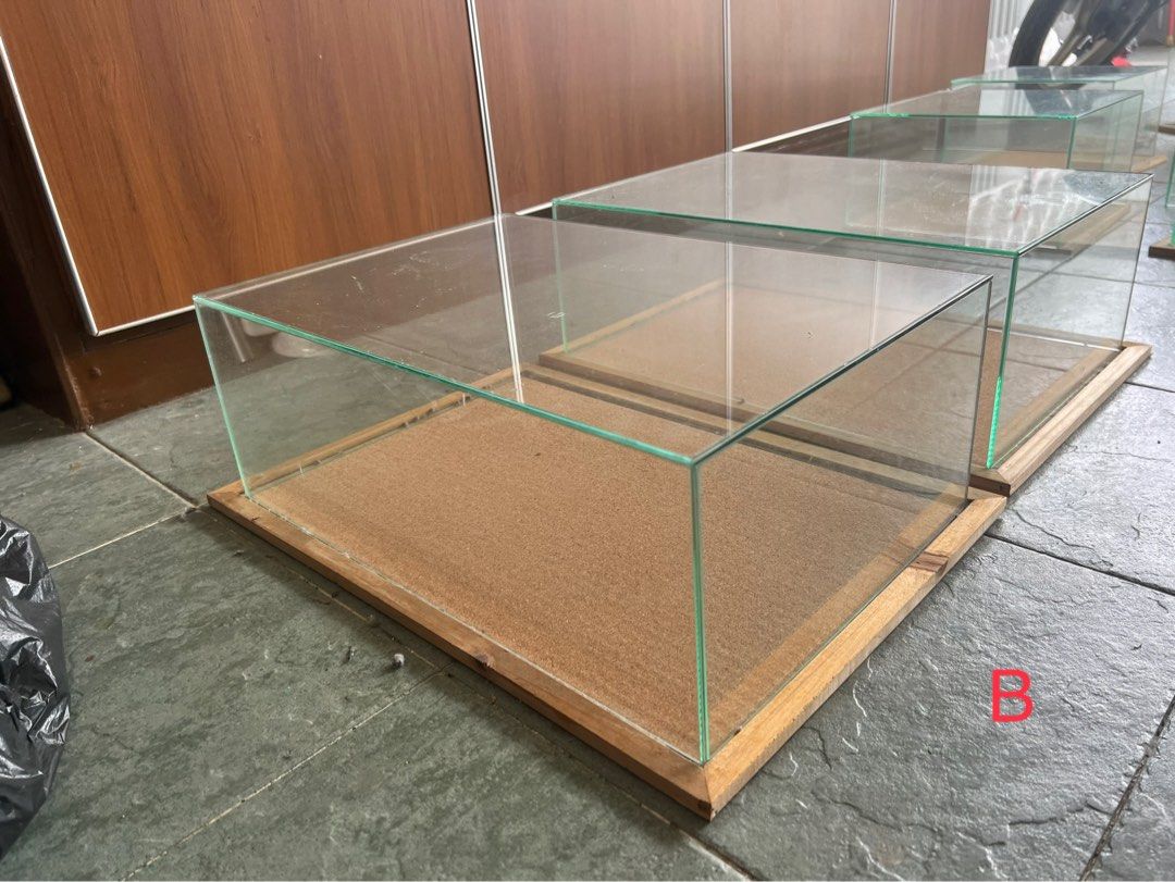 Display casing (Category: Vehicle & Diecast Models) located in Seri Kembangan. Submitted by sharkboy1501 (Listing ID 1231811956, Image 3). Description: Display casing for scale models 1/72 ,1/48, 1/32 A. A4 size base, (10cm height)with glass display cover perfect for modern 1/72 aircrafts (2units available) (RM 55each)(RM 100for both) B. A3 size base, 10cm height with glass display cover, perfect for modern 1/48 modem aircrafts or multiple 1/48 w