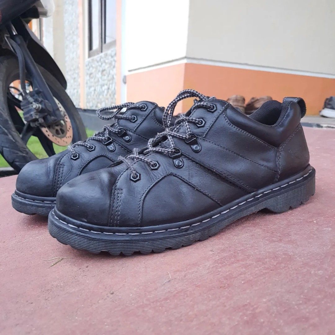 Dr martens shop finnegan black