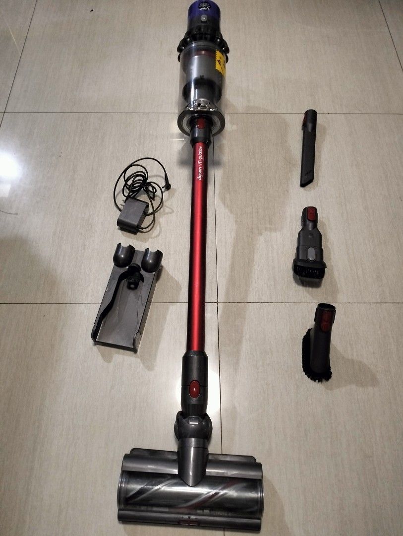 Dyson v10 cordless vacuum, TV & Home Appliances, Vacuum Cleaner