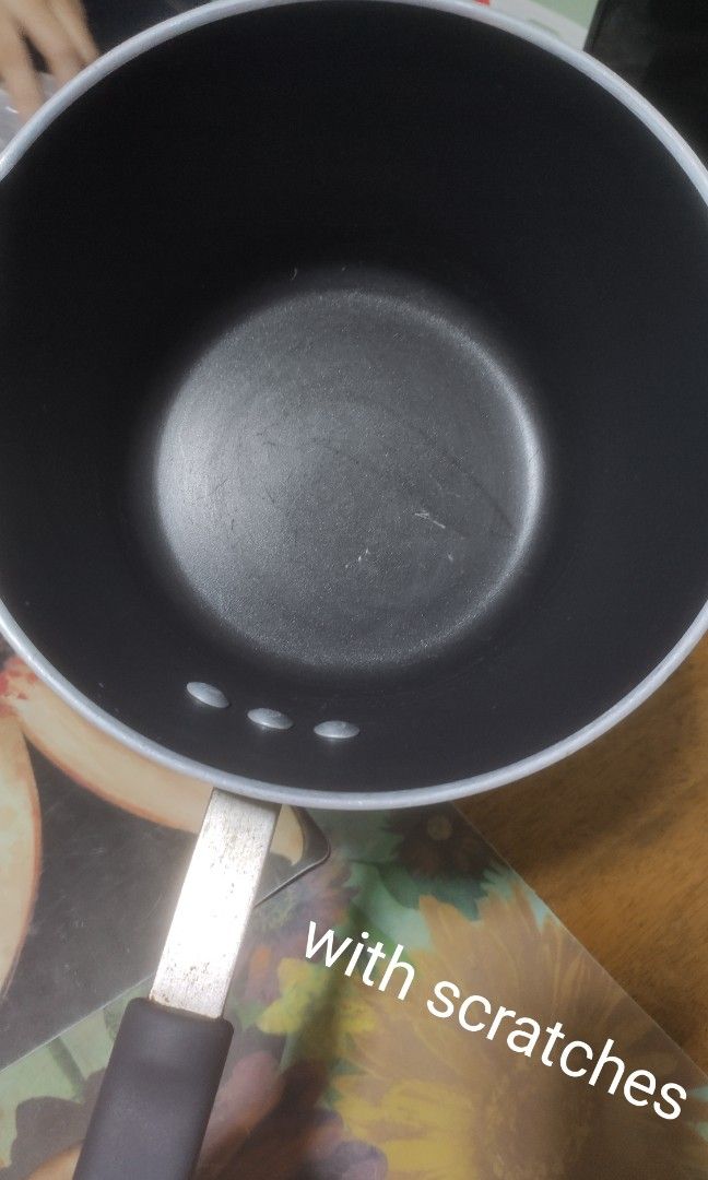 FARBERWARE DEEP PAN (Category: Cookware & Accessories) located in Rizal. Submitted by baltiq (Listing ID 1231878183, Image 2). Description: sale!!! Farberware brand rare deep pan; non stick, long handle no longer used with scratches inside pan almost 3L. capacity 📌gas, electric, ceramic use.
