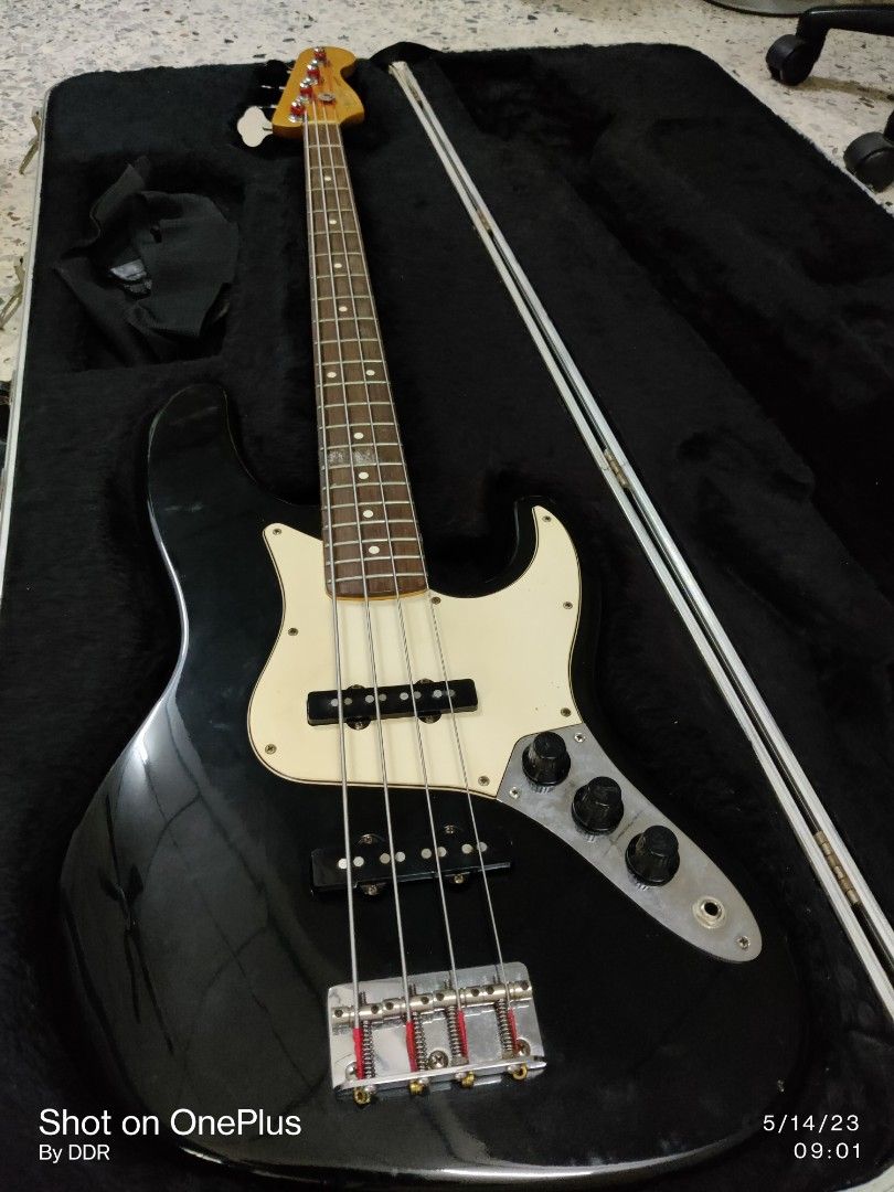 Fender Jazz Bass, Hobbies & Toys, Music & Media, Musical Instruments on ...