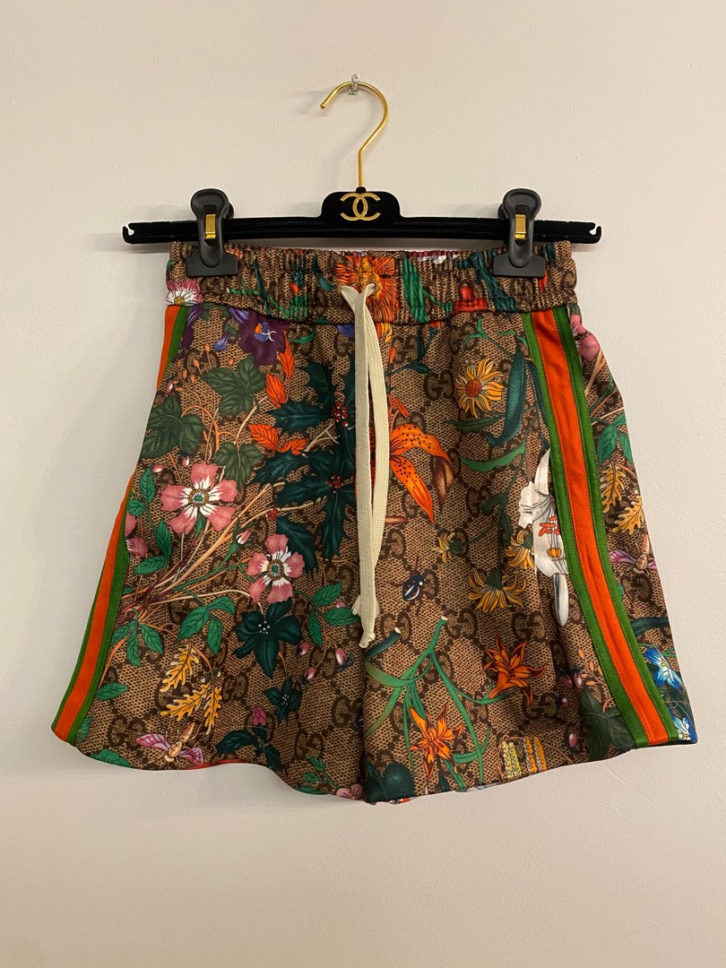 Gucci outlet floral shorts