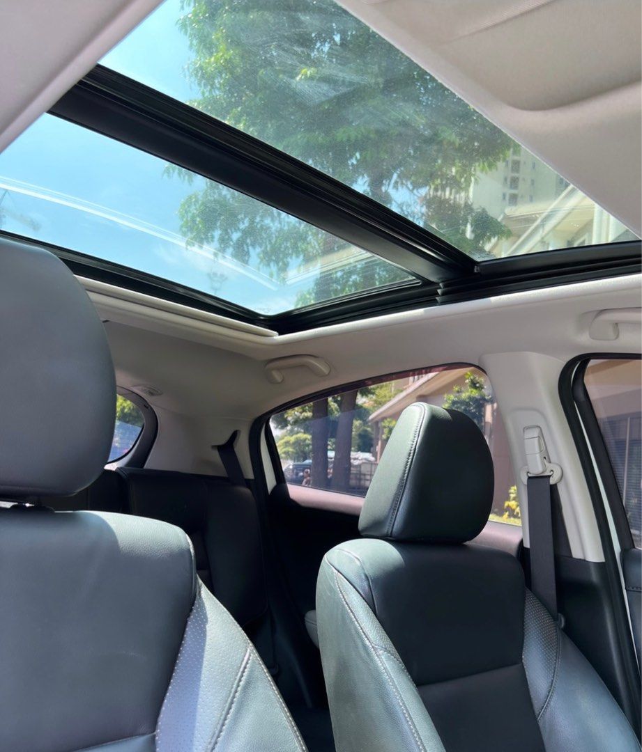 Honda HRV 1.8 AT Prestige Mugen White On Black Panoramic Sunroof, Mobil