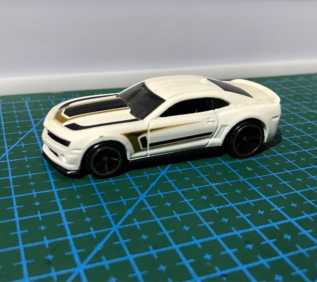 Hot Wheels '13 Camaro Fifty Series loose, Hobbies & Toys, Toys & Games on  Carousell