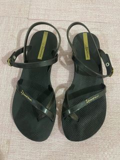 Ipanema Slip-on Sandals (Black)