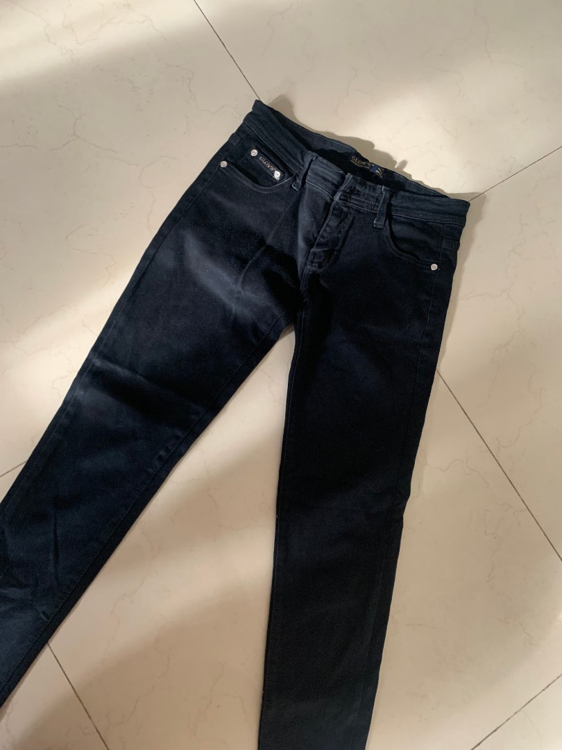 Jeans hitam on Carousell