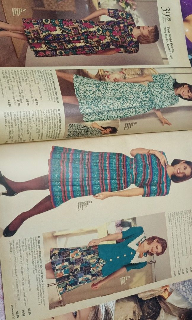 Katalog model baju, Buku & Alat Tulis, Majalah & Lainnya di Carousell