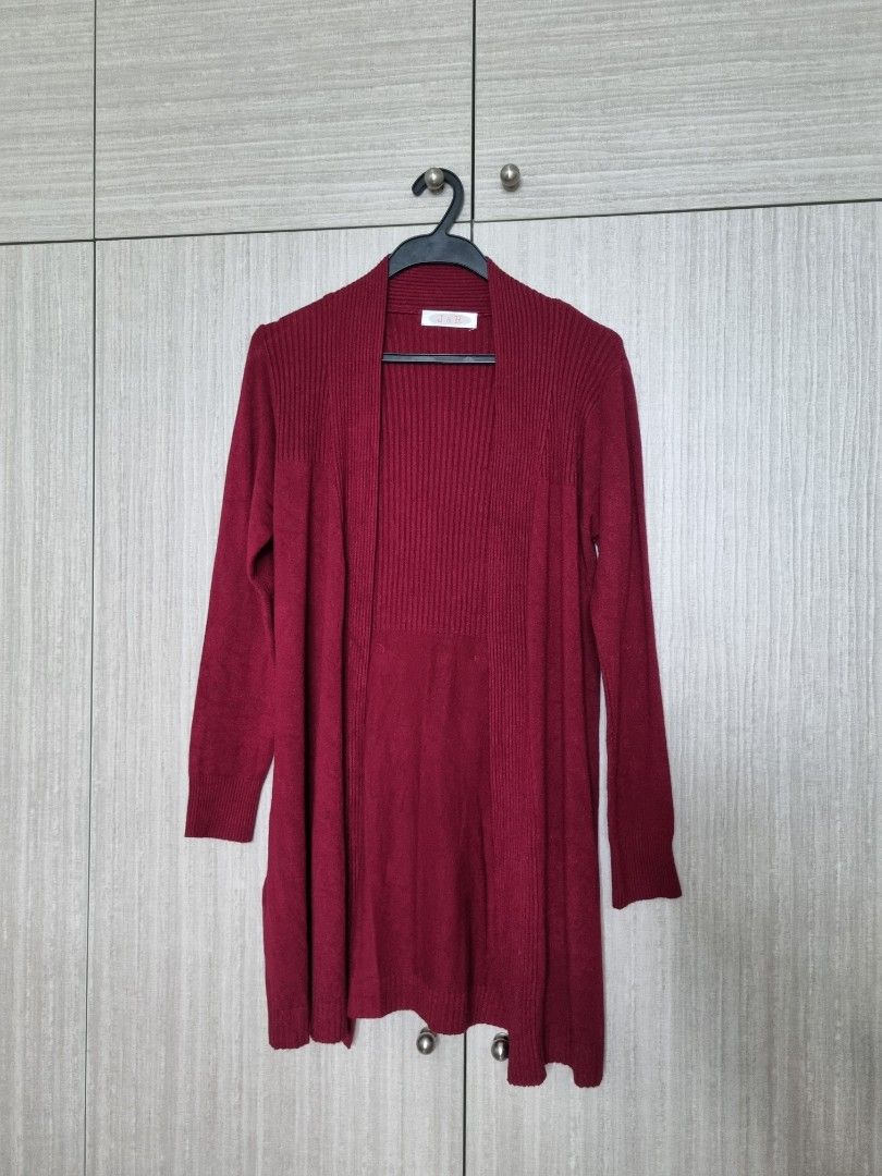 Maroon knit top cardigan