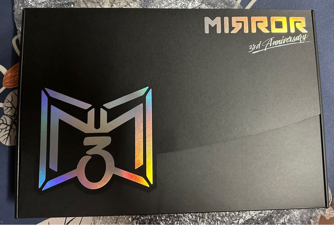 (全新）Mirror 三週年慈善Boxset, 興趣及遊戲, 收藏品及紀念品, 明星周邊 Carousell