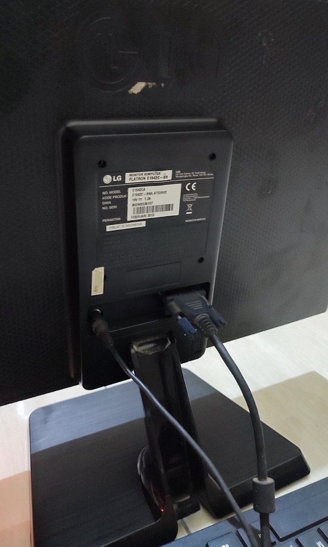 Monitor LG Flatron E1942 LED 19inc + kabel on Carousell