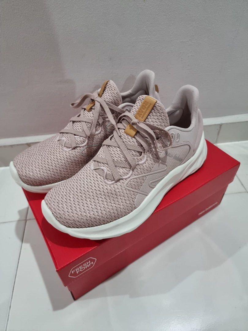 New Balance Fresh Foam Roav v2 Performance Shoes (Women), Women's Fashion,  Footwear, Sneakers on Carousell