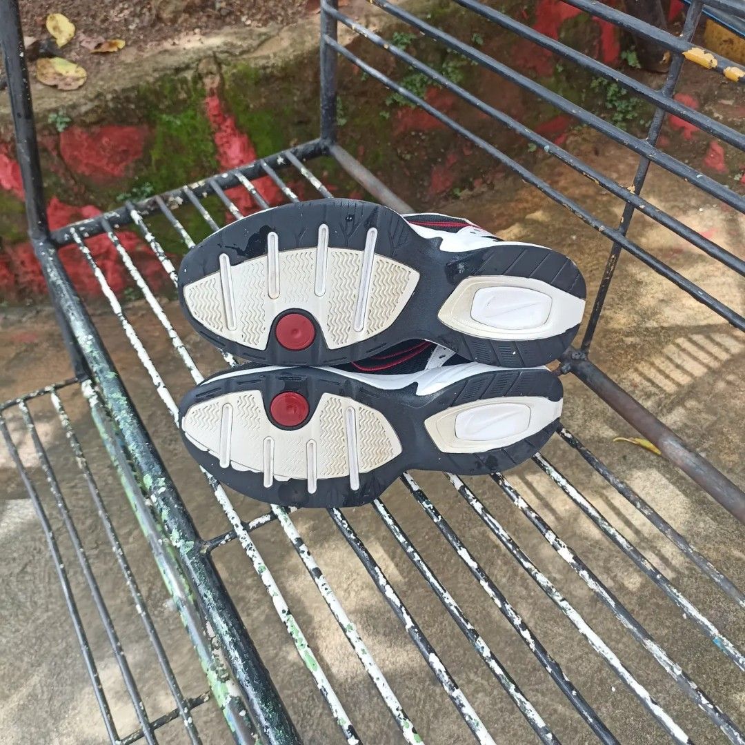 nike air monarch black white