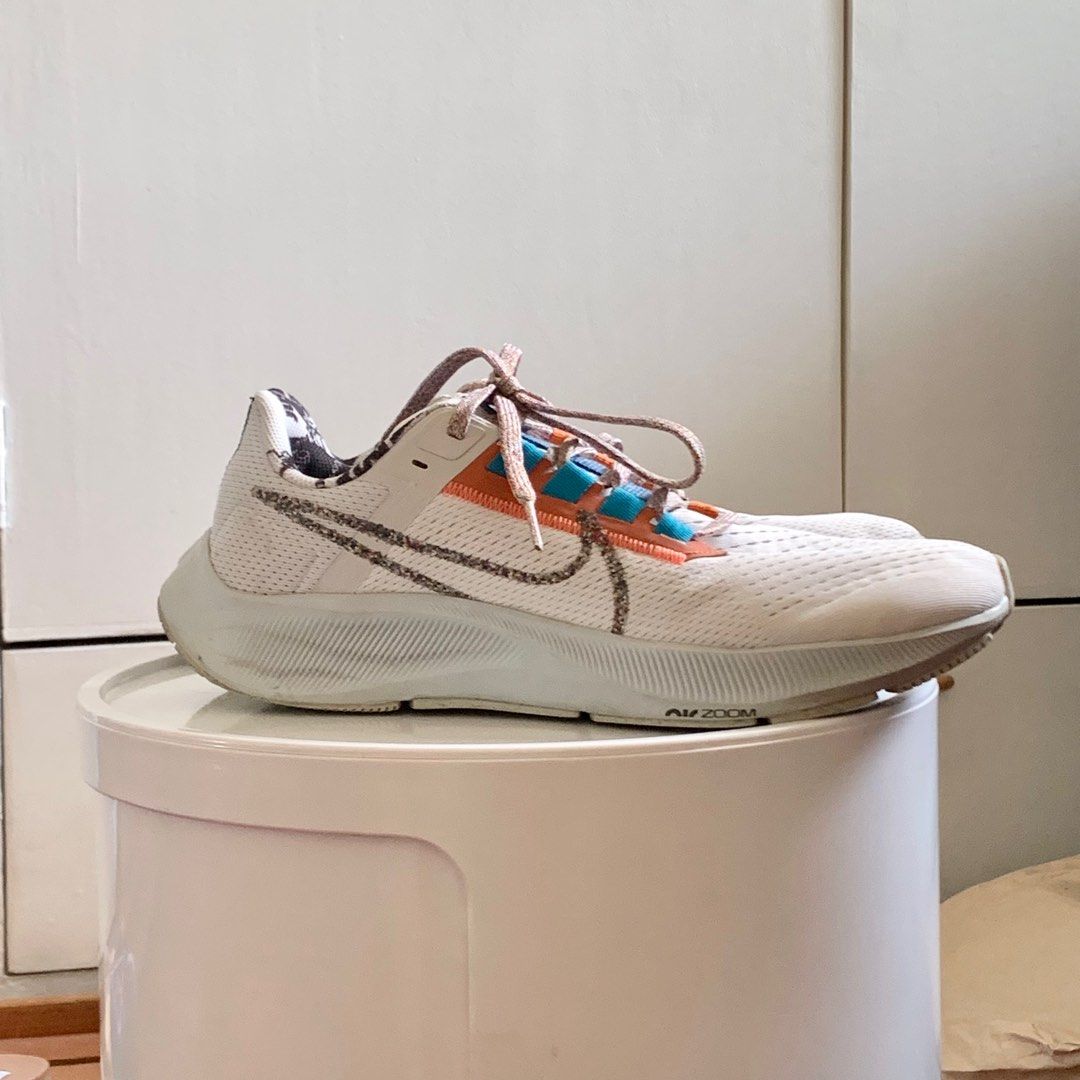 Nike Air Zoom Pegasus Running Shoes (Category: Casual Shoes) located in Quezon City. Submitted by secondhandsiz (Listing ID 1231819087, Image 3). Description: Nike Air Zoom Pegasus (Running Shoes) No original box Mens US 9 UK 8 EUR 42.5 27cm RFS: I prefer a smaller heel for running, so I bought a different pair. Used occasionally over ~8mos. Bought online in runner.com.ph for P5k~ Printed "Nike Pegasus" text got removed from the middle tag from w