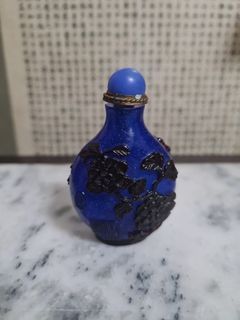 Old peking glass snuff bottle