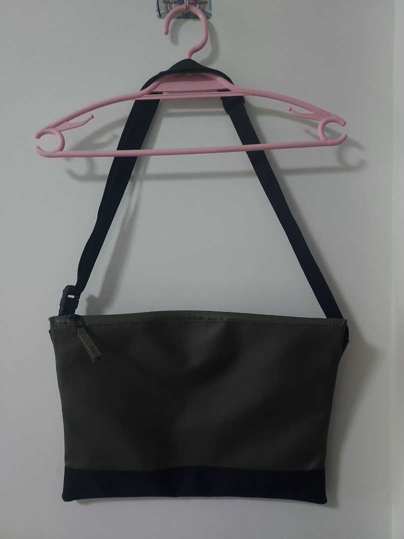 Rains sling bag on sale