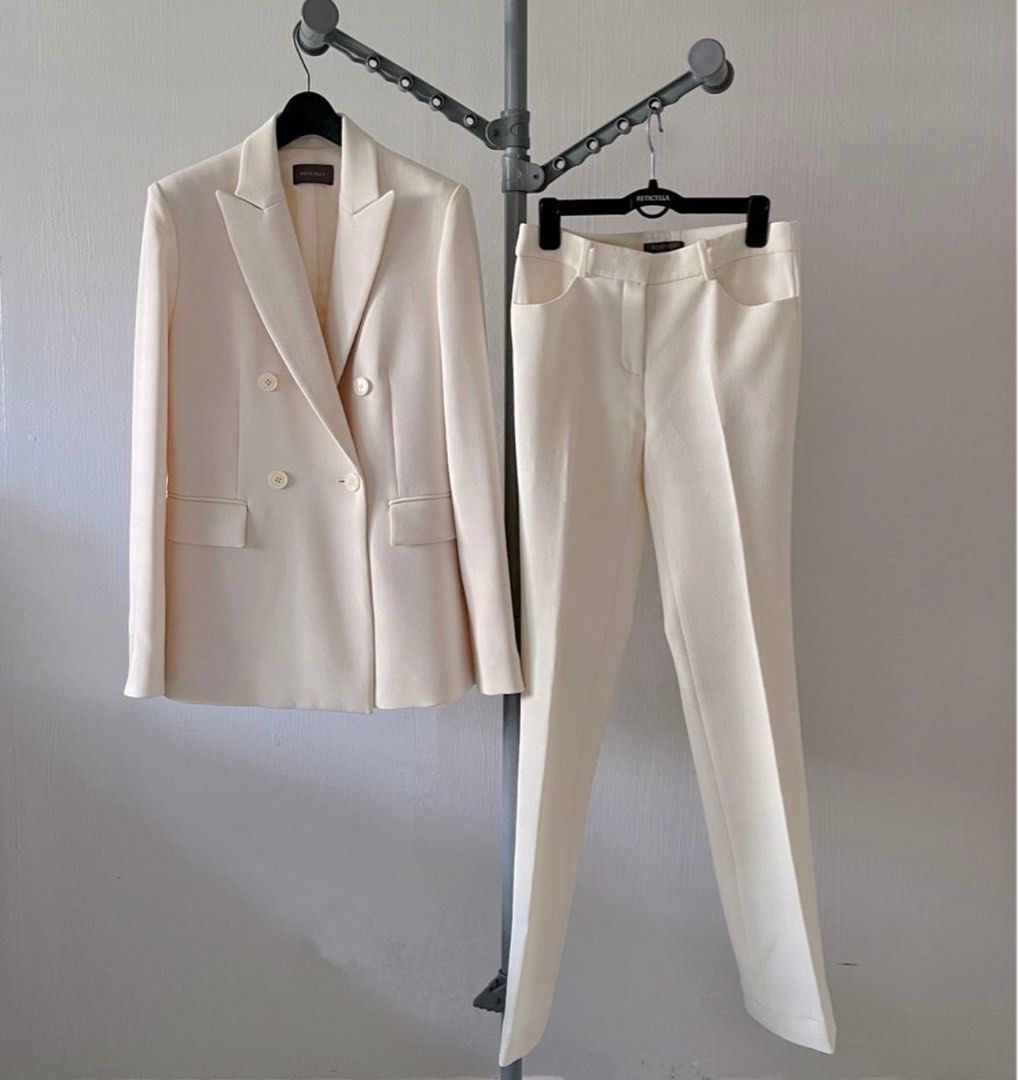 White blazer and outlet pants set