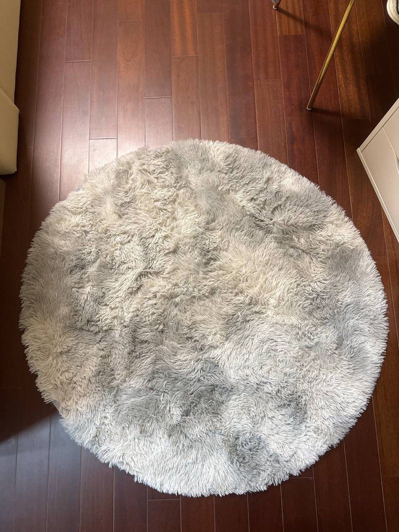Round Grey Fur Carpet, Furniture & Home Living, Home Decor, Carpets