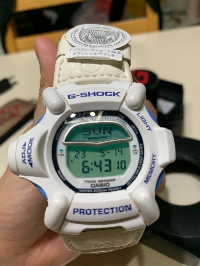 USPA白ライズ 型番 DW-9100PJ-7 ①発売年1997年7月 - 時計