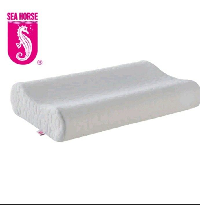 Seahorse contour pillow top