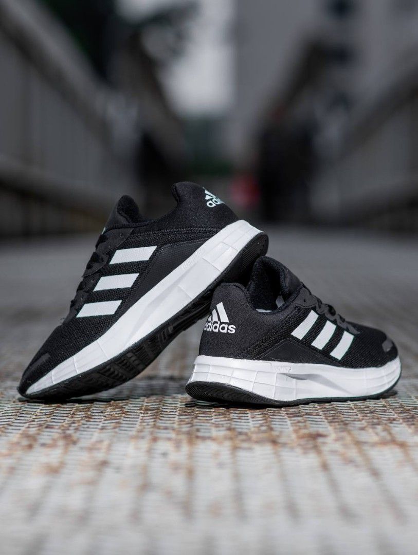 Foto sepatu adidas hitam putih shop