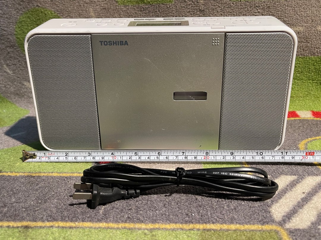 Toshiba Portable CD radio aux input 110v Complete Am And Fm Local ...