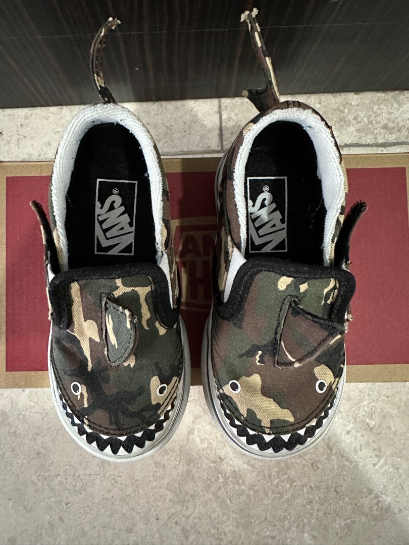 Vans baby shark hotsell sneakers