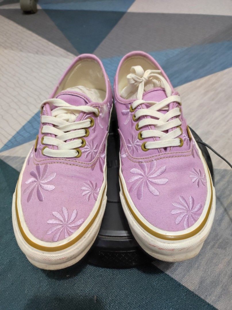 Pink embroidered vans discount