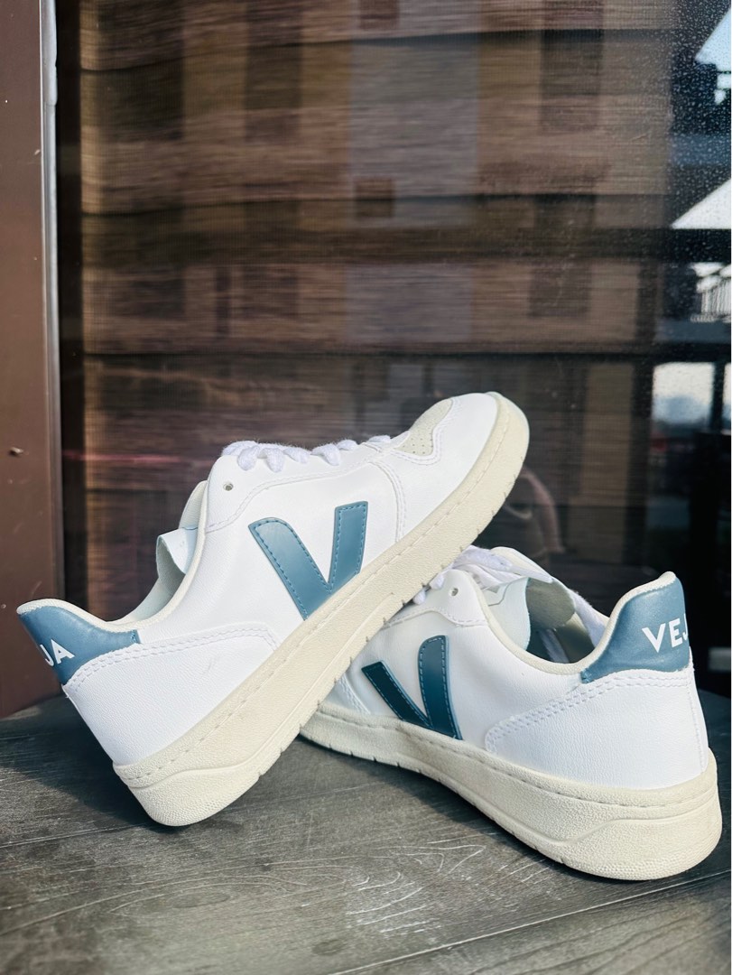 Veja v10 extra store white swedish blue