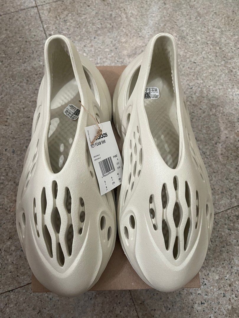 Yeezy foam runner Sand UK9 FY4567, Men's Fashion, Footwear, Sneakers on  Carousell