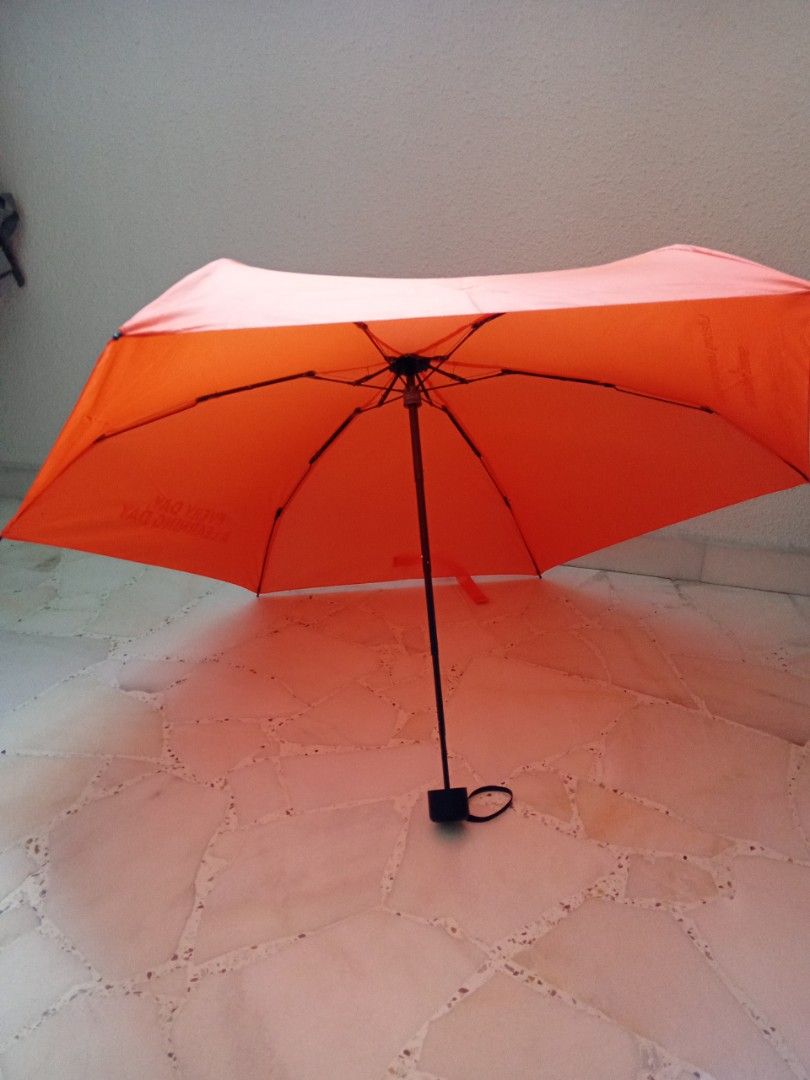 90cm dia umbrella, Hobbies & Toys, Travel, Umbrellas on Carousell