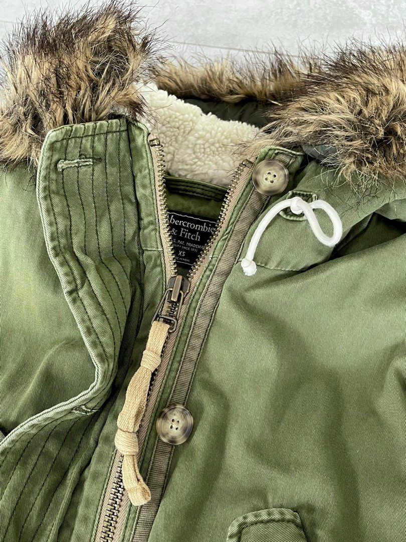 A&F women's jacket Army Green XS, 女裝, 外套及戶外衣服- Carousell