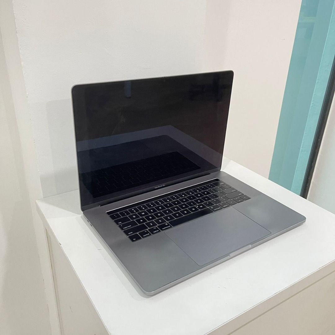 MacBook Pro 15.4インチ 2017 Touch Bar
