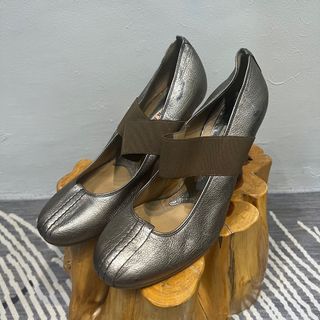 AUTH MARNI LEATHER PUMPS