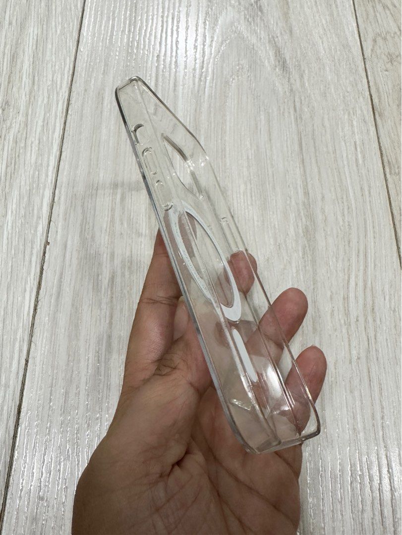 Authentic Apple iPhone 13 Clear Case with MagSafe (Category: Cases & Sleeves) located in Taguig. Submitted by heytreasure (Listing ID 1232099582, Image 3). Description: Authentic. See photo of receipt. Bought in Power Mac SM Aura last May 2022 for ₱2691 and used for a while before I switched to another case. This case has one deep but small scratch on it (see photos) from a tripod clamp. Not very noticeable when you look at it. That is the only m