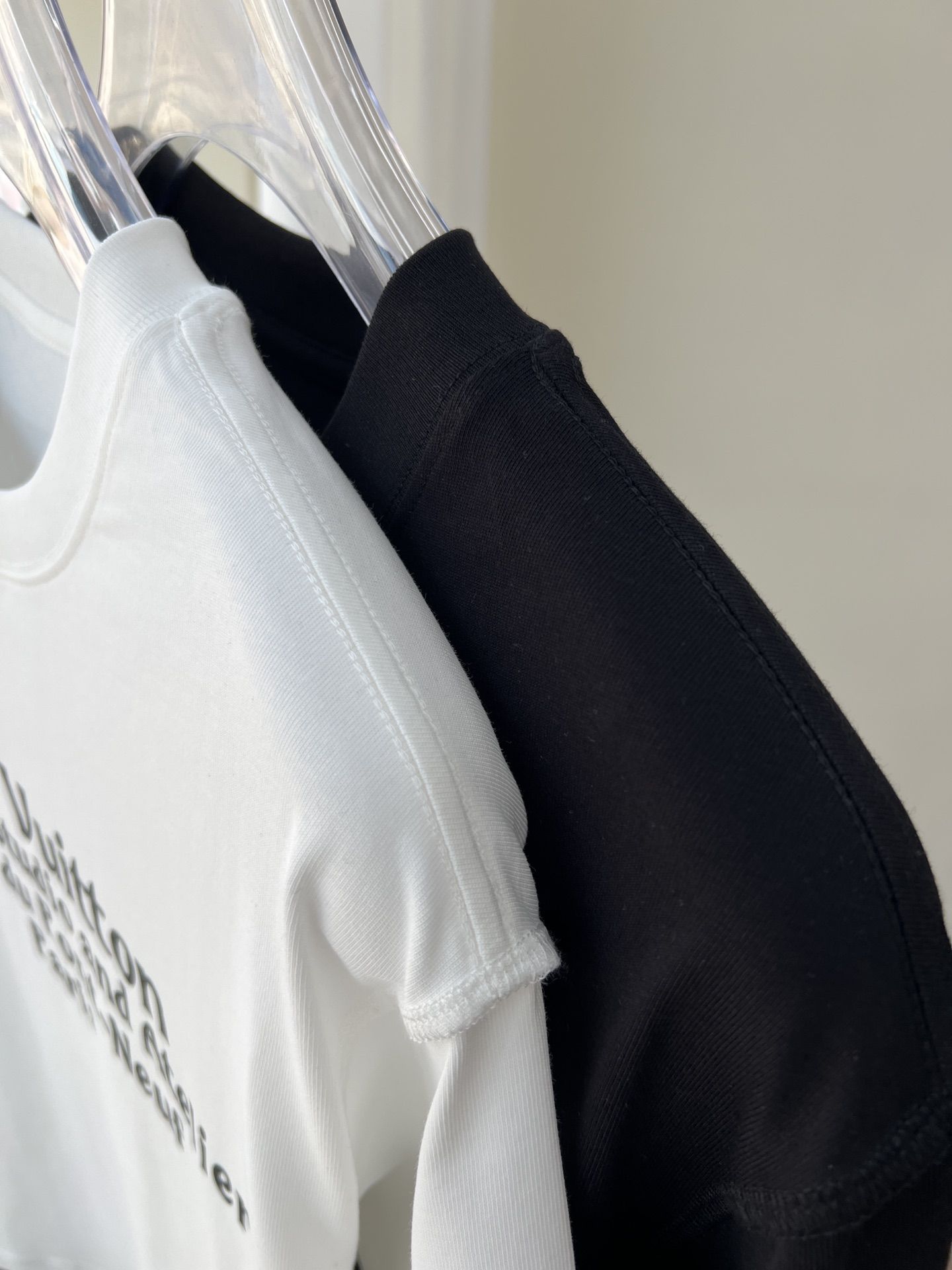 Shop Louis Vuitton 2023-24FW Street Style Luxury T-Shirts (1ABIY2) by  シェ・ドゥーヴル