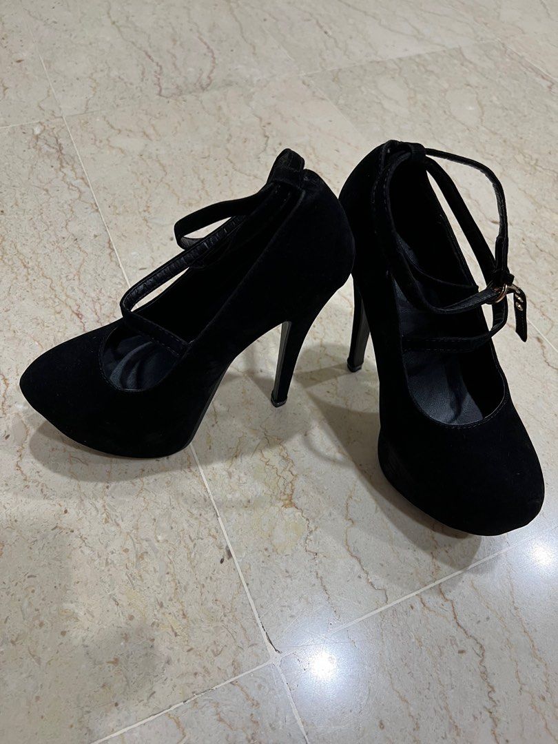 Interest, Black heels