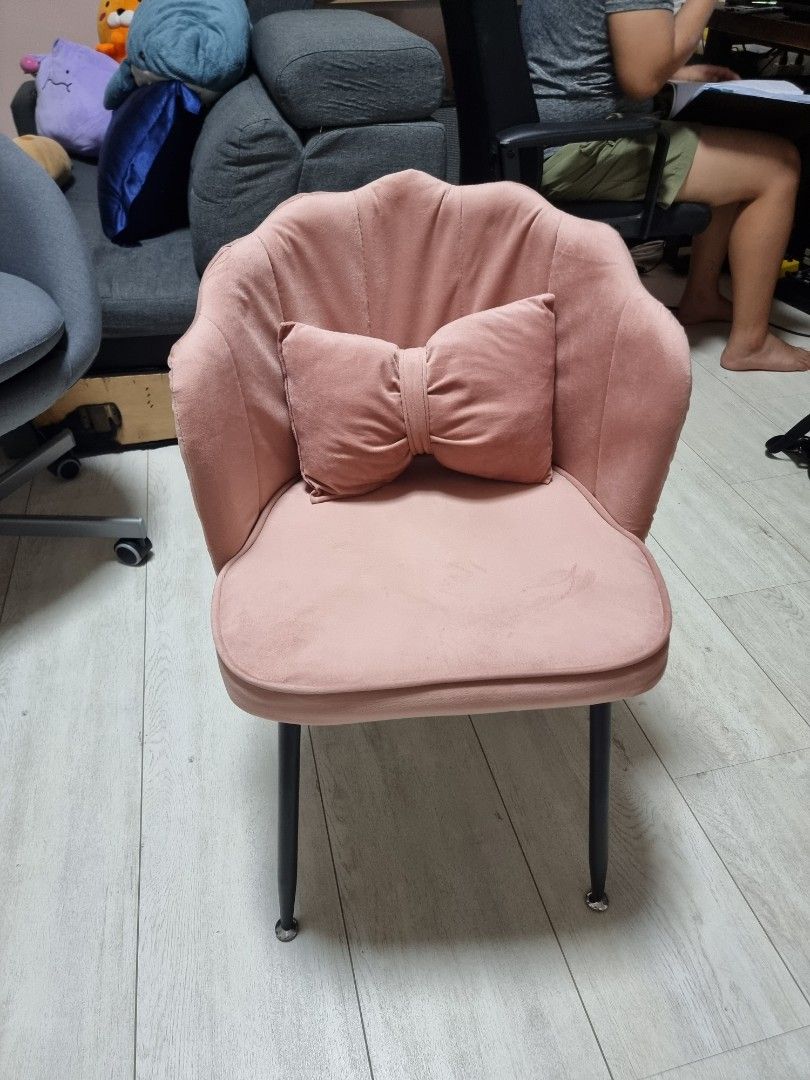 Pink seashell chair hot sale