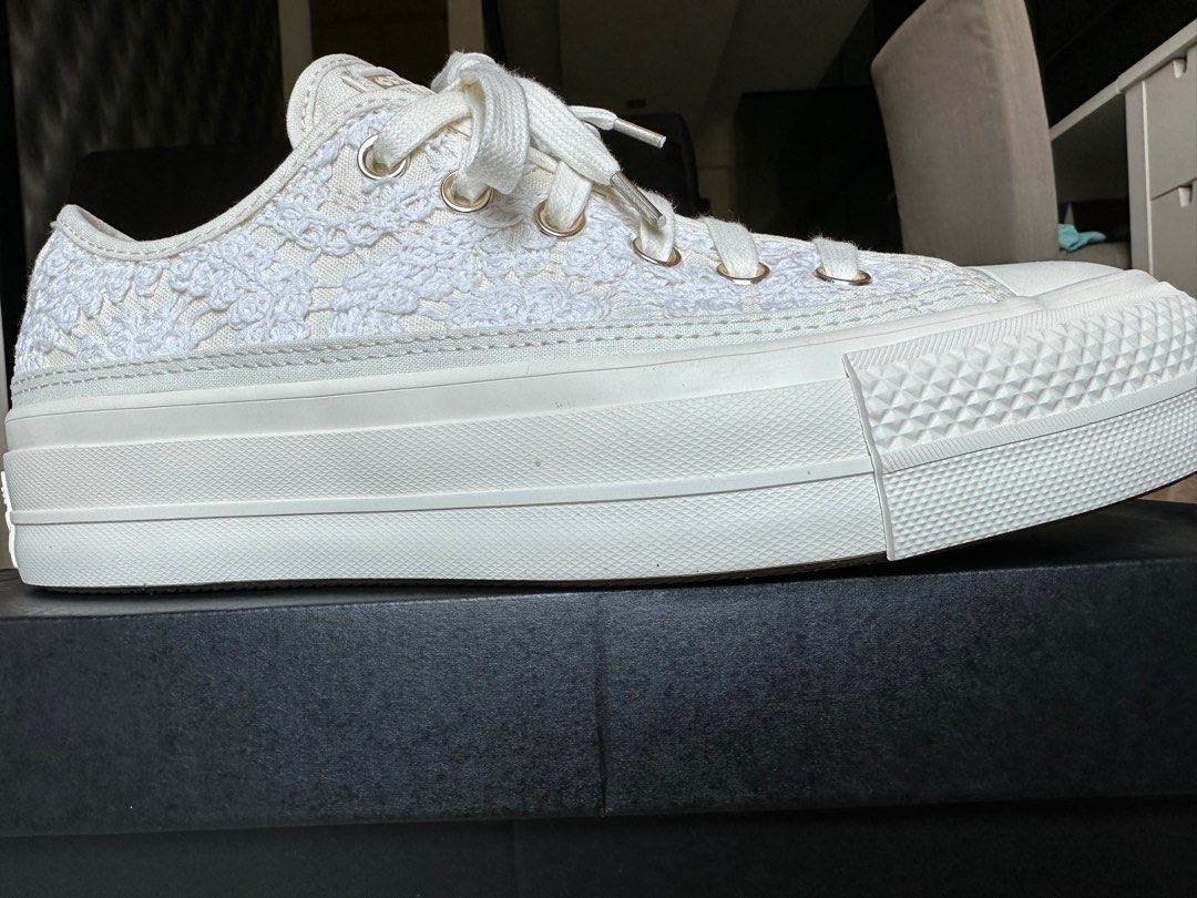 Brand new converse platform sneakers Women s Fashion Footwear