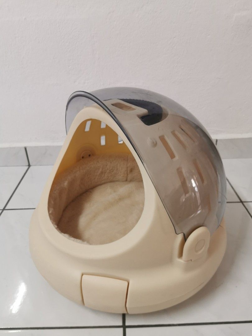 Spaceship outlet cat carrier