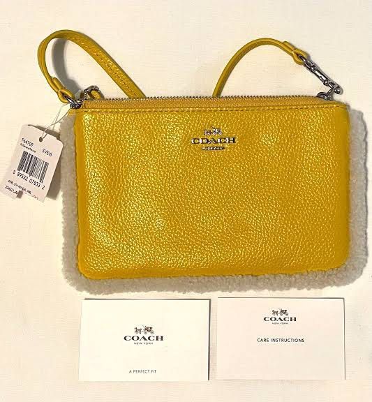 Coach banana hotsell wristlet
