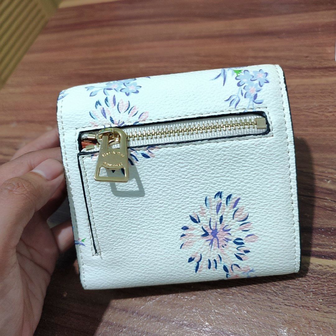 Coach wallet made in vietnam, Fesyen Wanita, Tas & Dompet di Carousell