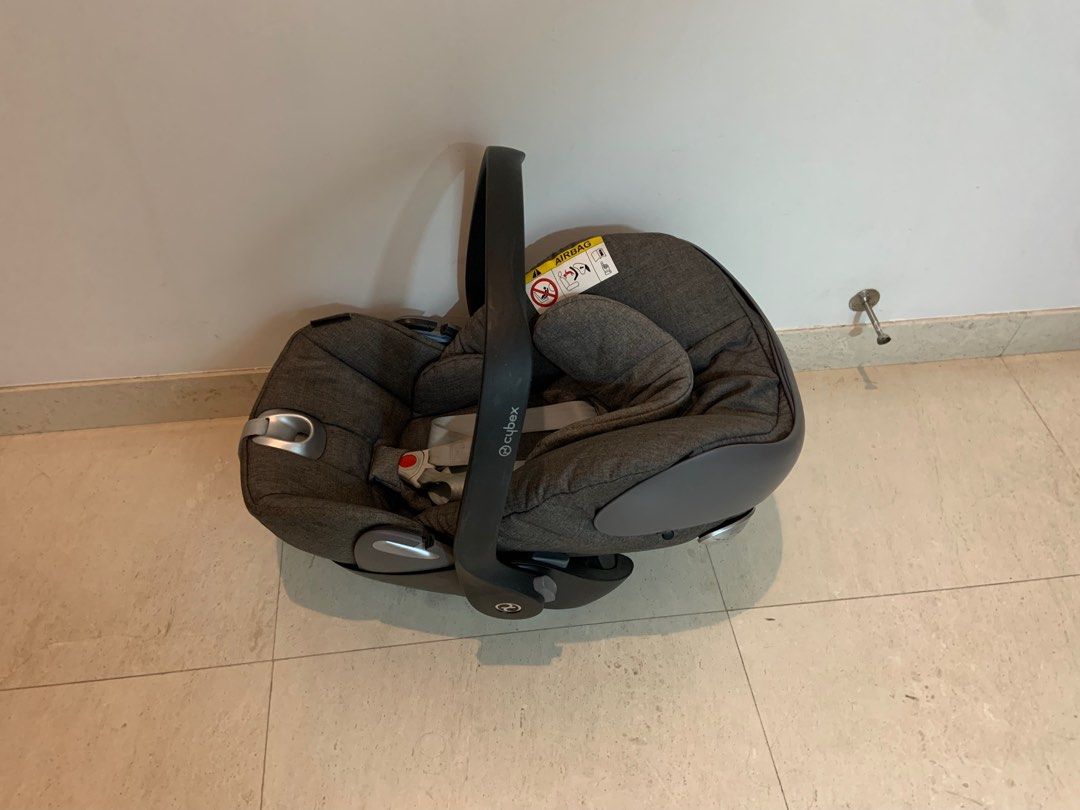 Cybex cloud Q Infant car seat with base