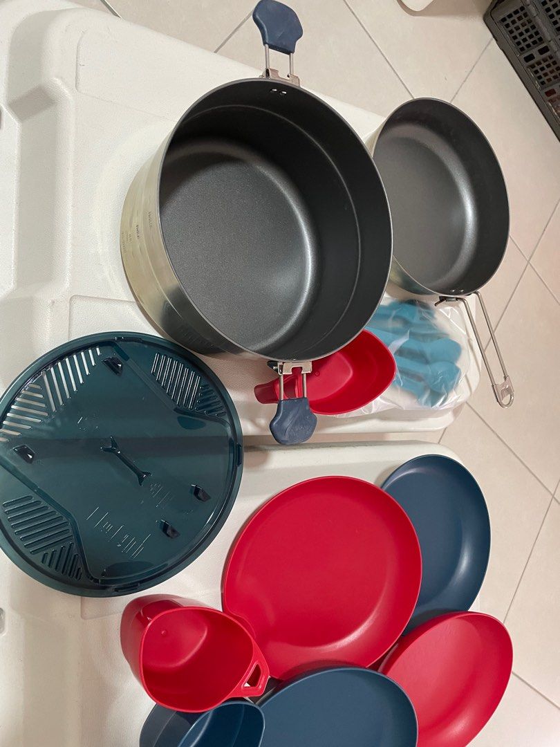 Decathlon Camping Cooking Set 4 person, TV & Home Appliances, Kitchen