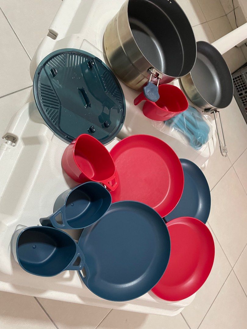 Decathlon Camping Cooking Set 4 person, TV & Home Appliances, Kitchen