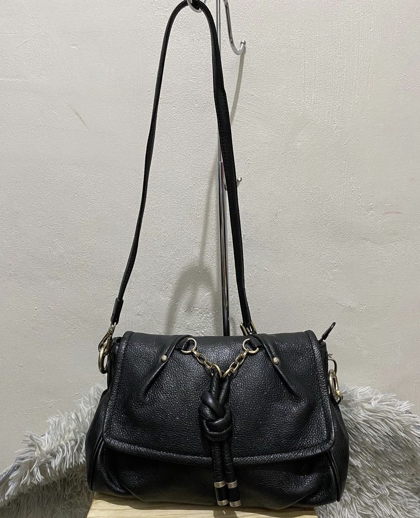 Esquire Sling Bag in Black on Carousell