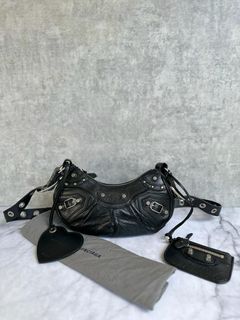 (Kategori: ) berada di . Dikirim oleh kiano_shoes (ID iklan 1231994242, Gambar 1). Deskripsi: .