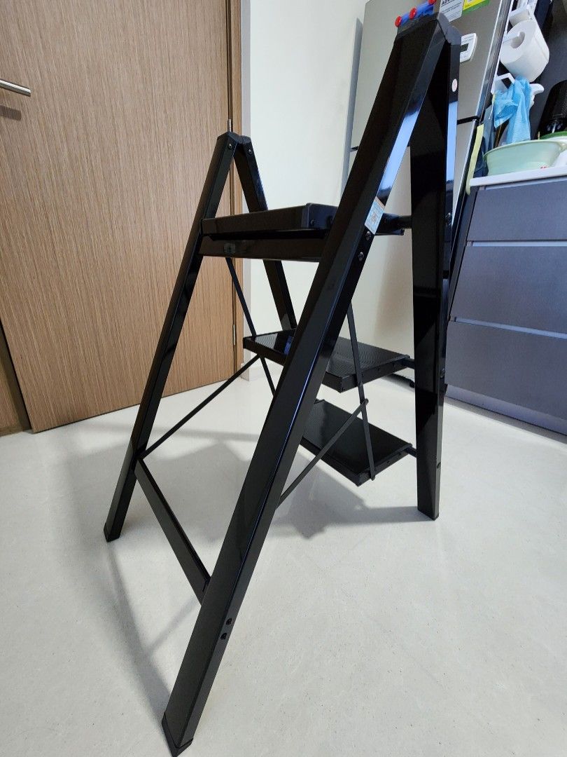 Flat folding step ladder deals