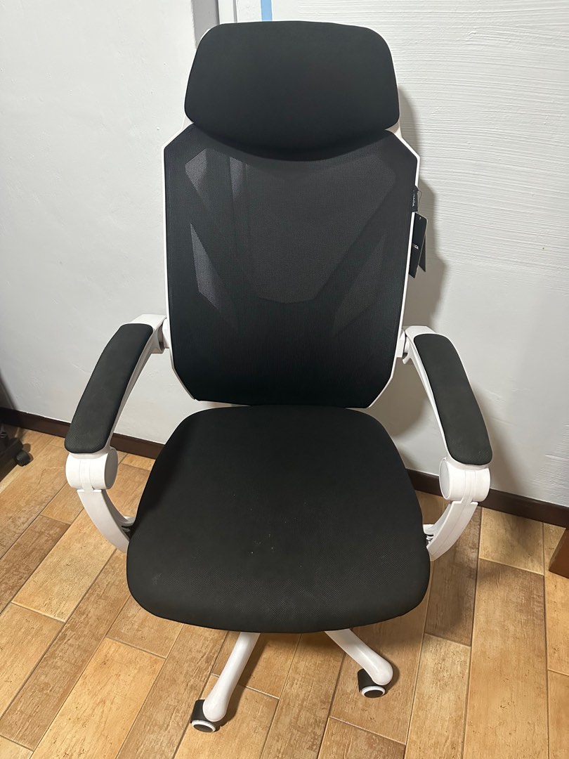 GAMING CHAIR HBADA, Furniture & Home Living, Furniture, Chairs on Carousell