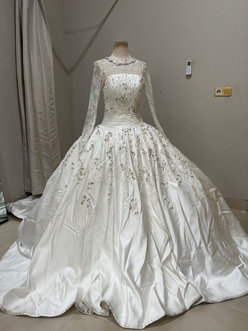 Gown putih 2025